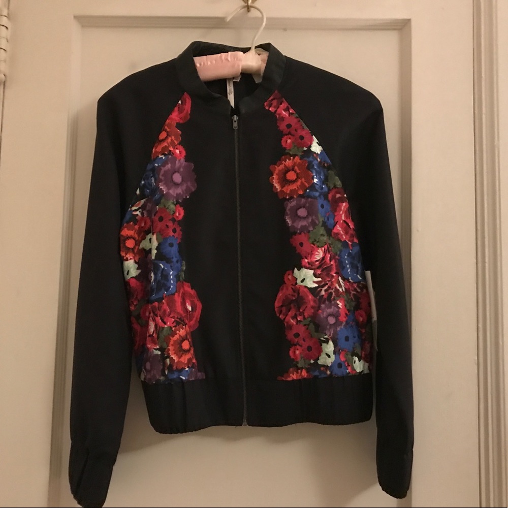 NWT Petticoat Alley Floral Zip Jacket Medium